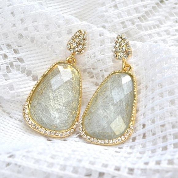 New Light Green Rhinestones Earrings​ - Picture 1 of 2